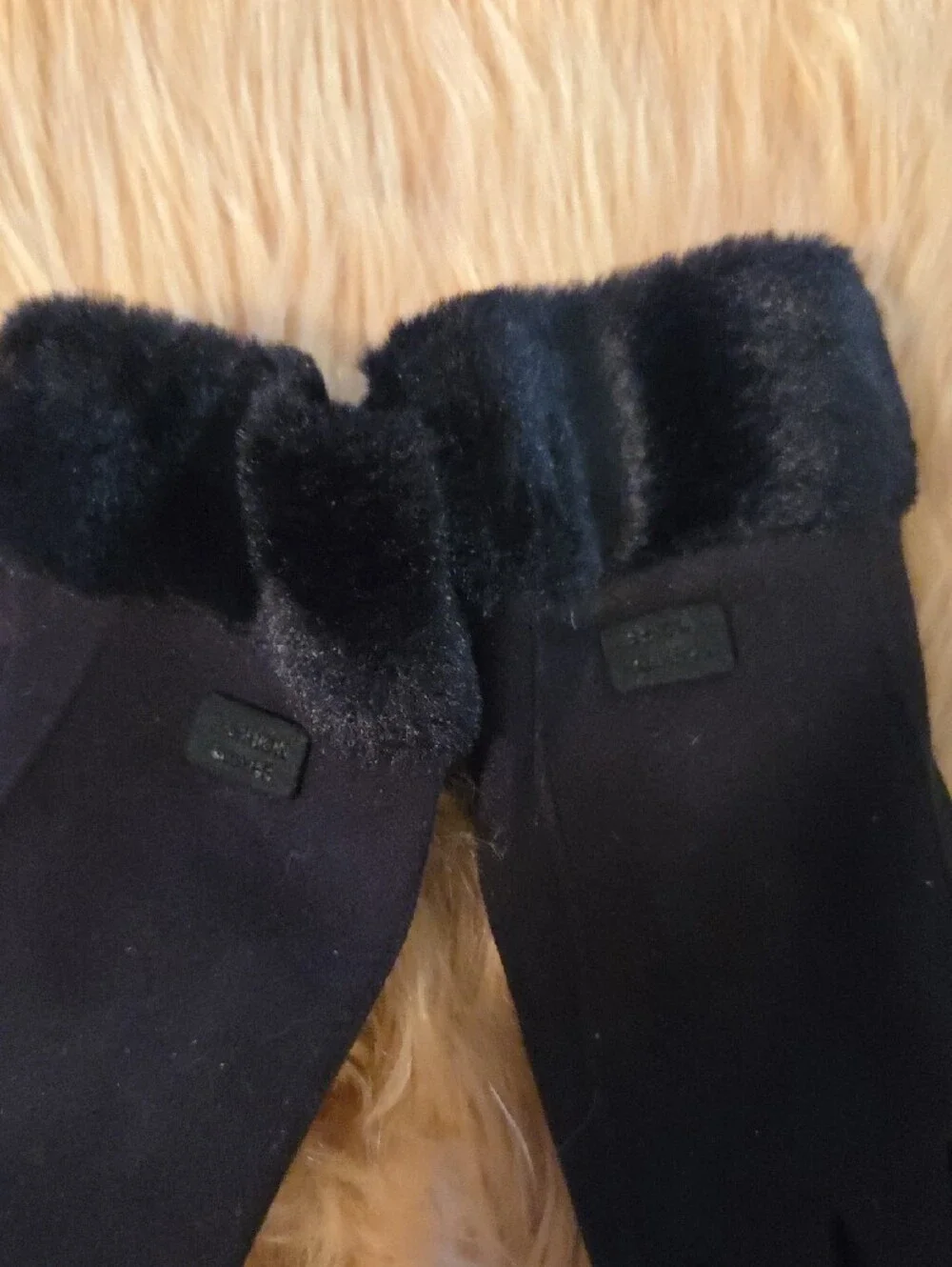 Classic Black Women's Faux-Fur Cuff Gloves NWOT